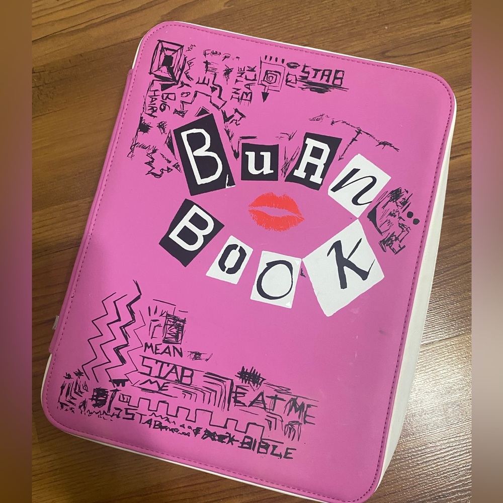 Spectrum Burn Book makeup brush case, good condition.